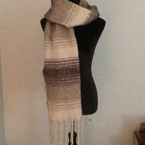 EUC Thick cozy blanket scarf